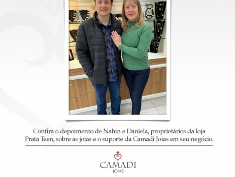 Na foto, um casal cliente da Camadi Joias